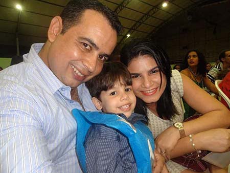 Ruas de menos, trânsito demais 2 Casal Hidé Dourado e Gleice Paiva comemoraram no último sábado o aniversário de seis anos do filho Matheus, reunindo amigos e familiares para a festa temática Super Mário Bros.