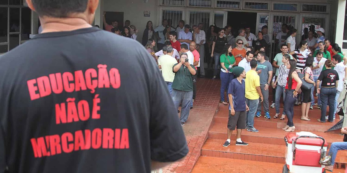 Servidores federais realizam ato no Centro de Rio Branco