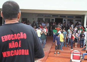 Servidores federais realizam ato no Centro de Rio Branco