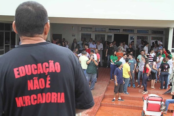 Servidores federais realizam ato no Centro de Rio Branco