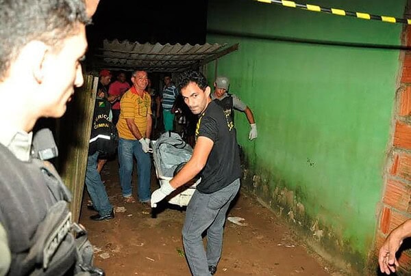 Homem é executado a tiros na frente do filho