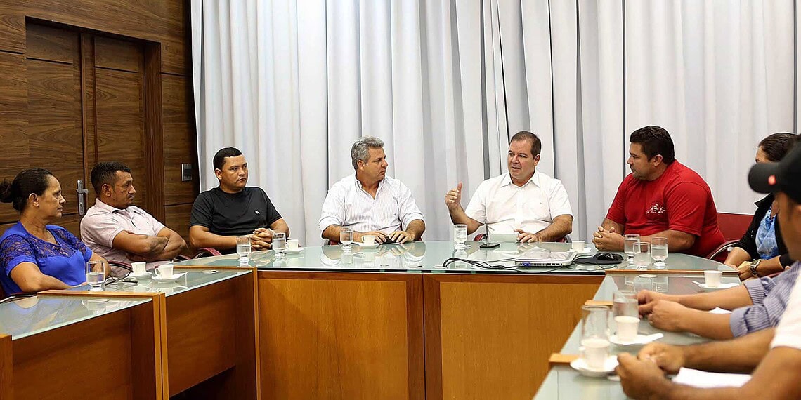 Deputado estadual Lourival Marques (PT) é mediador de encontro entre lideranças rurais e governos Tião Viana 1 Deputado estadual Lourival Marques (PT) é mediador de encontro entre lideranças rurais e governos Tião Viana