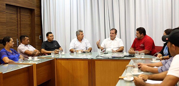 Deputado estadual Lourival Marques (PT) é mediador de encontro entre lideranças rurais e governos Tião Viana
