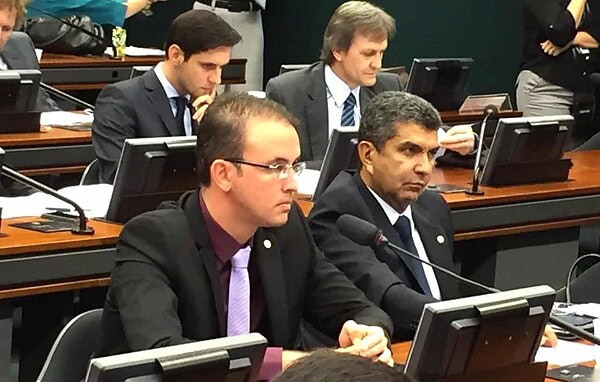 Leo de Brito apresenta PL que pretende reduzir evasão no ensino superior