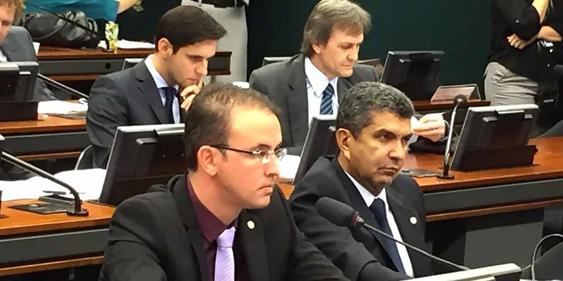 Leo de Brito apresenta PL que pretende reduzir evasão no ensino superior