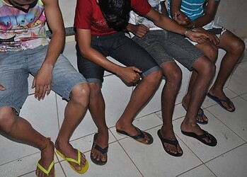 PM prende um maior de idade e quatro adolescentes