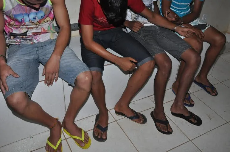 PM prende um maior de idade e quatro adolescentes 1 PM prende um maior de idade e quatro adolescentes