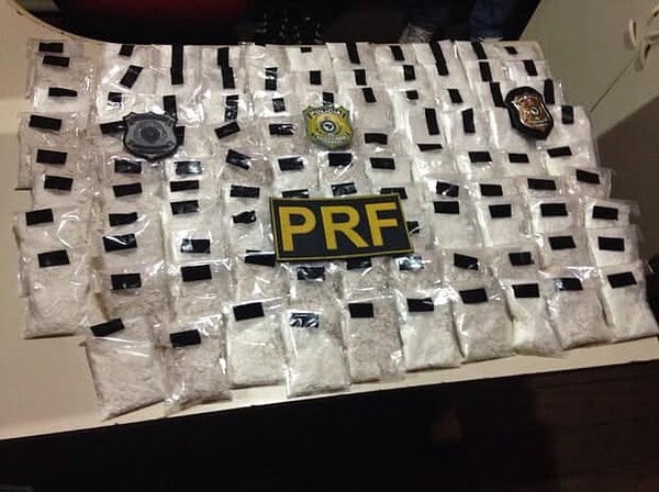 PRF-AC apreende 5 kg de cocaína com passageiro de táxi na BR-364