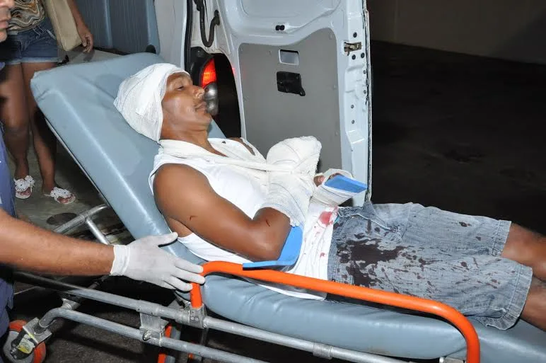 Pai e filho são alvejados a tiros no bairro recanto dos Buritis 1 Pai e filho são alvejados a tiros no bairro recanto dos Buritis