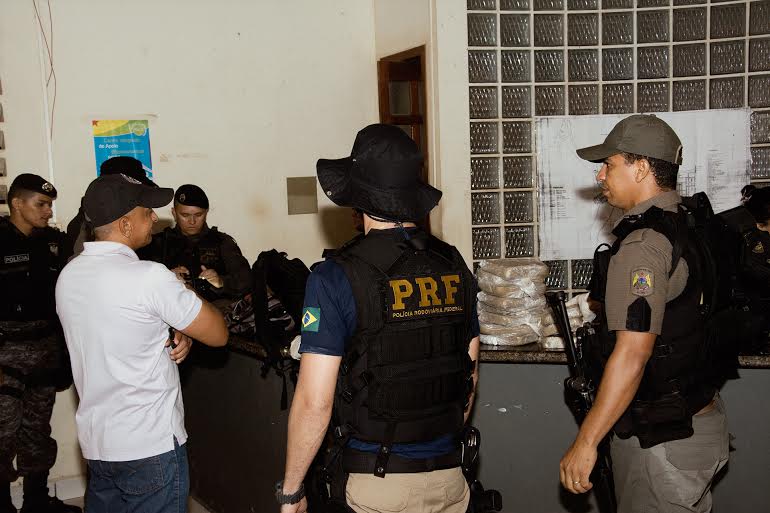 Polícias apreendem cerca de 50 kg de cocaína próximo à Sena Madureira 1