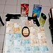 Dois homens são presos em flagrante acusados de furtar R$ 32 mil em dinheiro de comércio 9 Dinheiro e armas foram apreendidos pela polícia