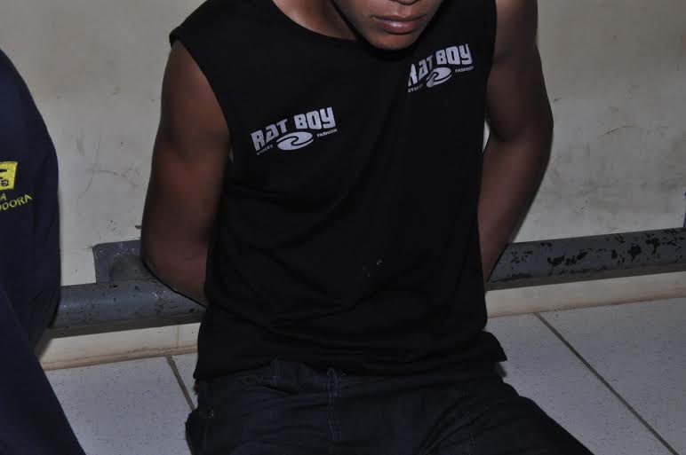 Polícia prende homem e apreende adolescente de 15 anos com escopeta 2 Policia prende homem e apreende adolescente de 15 anos com uma escopeta 3