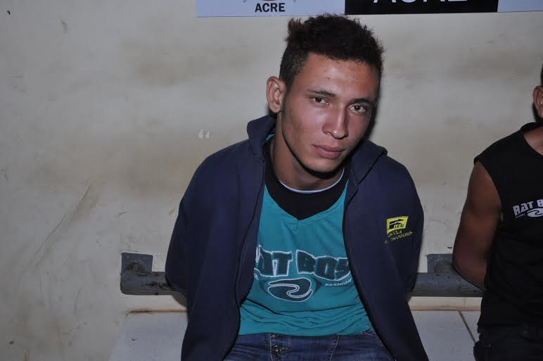 Polícia prende homem e apreende adolescente de 15 anos com escopeta 1 Polícia prende homem e apreende adolescente de 15 anos com escopeta