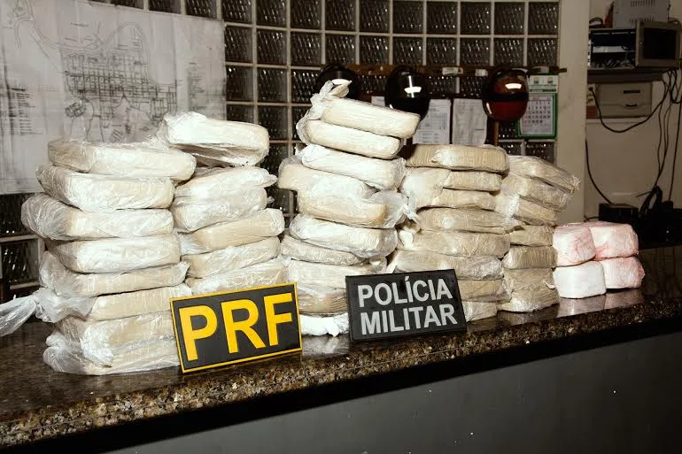 Polícias apreendem cerca de 50 kg de cocaína perto de Sena Madureira 1 Polícias apreendem cerca de 50 kg de cocaína perto de Sena Madureira