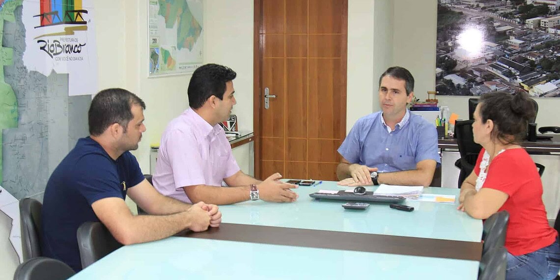 Prefeito recebe o secretário de Pequenos Negócios Henry Nogueira e reafirma parceria 1 Prefeito recebe o secretário de Pequenos Negócios Henry Nogueira e reafirma parceria