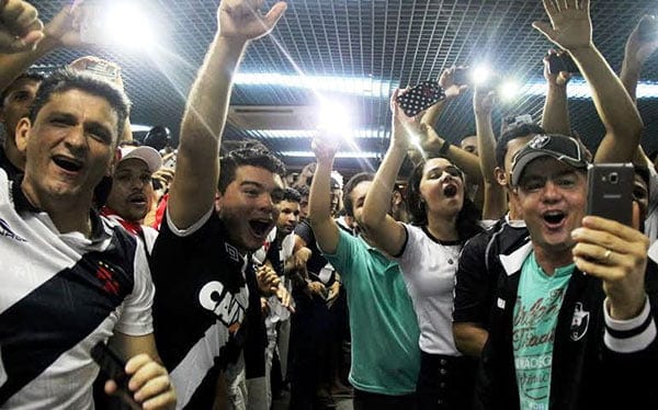 Rio Branco enfrenta o Vasco hoje 3 Torcida lotou aeroporto de Rio Branco na madrugada de terça