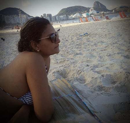 Ruas de menos, trânsito demais 3 Tallyane Costa curte merecidas férias na cidade maravilhosa, e como não poderia deixar de ser, a contemplação a Copacabana é de lei pra quem está no Rio de Janeiro.