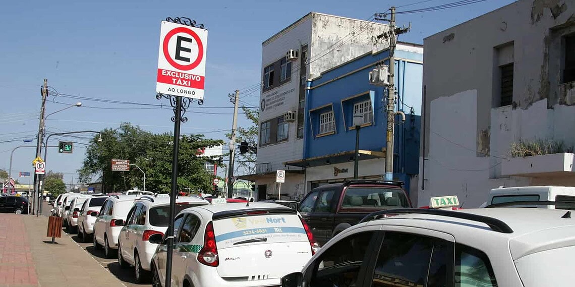 Pouco mais de mil trabalhadores de 18 cidades do Acre recebem 4ª parcela do auxílio taxista