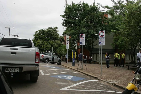 Flanelinhas fazem protesto e acusam PM de agressões