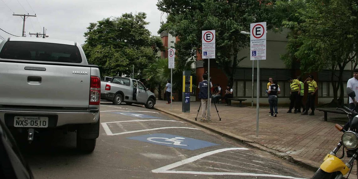 Flanelinhas fazem protesto e acusam PM de agressões