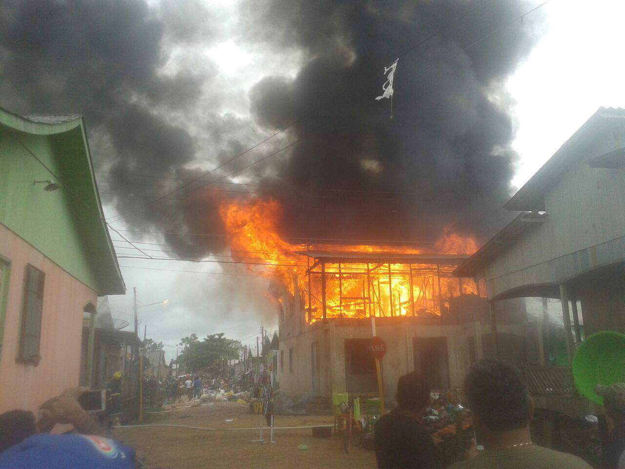 Criança de 4 anos morre em incêndio no município de Tarauacá/AC 2 criança 4 anos morre incendio tarauaca