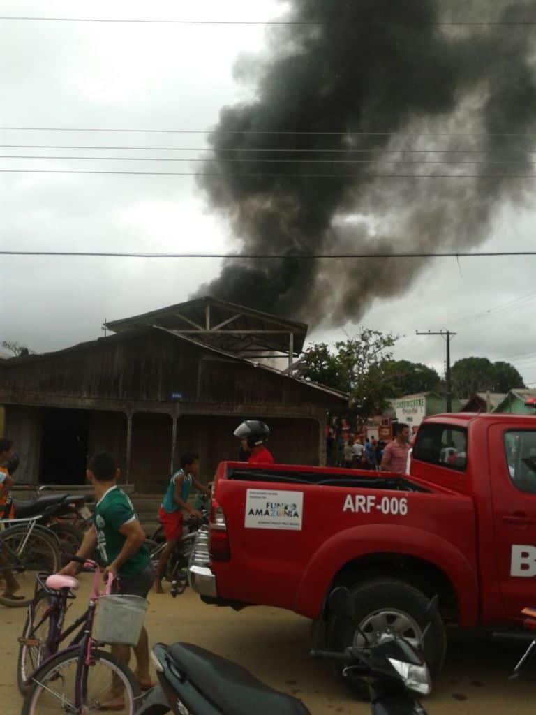 Criança de 4 anos morre em incêndio no município de Tarauacá/AC 2 criança 4 anos morre incendio tarauaca 4