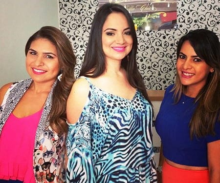 BELLA CHIC – Empresária Andrea Oliveira lançou a nova coleção da loja Bela Chic com coquetel para sua clientela. Mayqueline Maia e Elita Maia, do @divandoblogguer, marcaram presença. A loja veste do casual à festa, com ótimos preços! Anote: Rua do Avário/51 - em frente ao Araújo.   