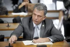 Petecão disse que nunca faltou sessões deliberativas. (Foto: Agência Senado)