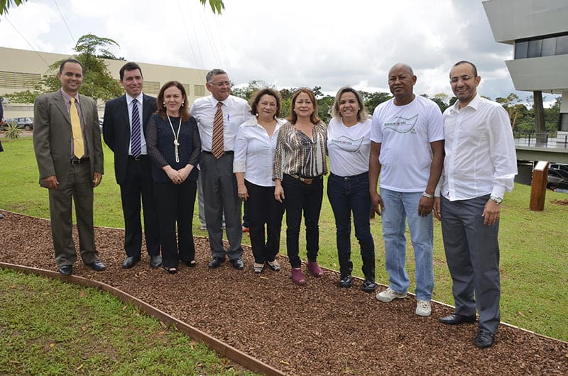 Desembargadores e servidores do TJ/AC realizam plantio de mudas no ‘Bosque Florido’ 2 Cada membro do Tribunal de Justiça do Acre plantou a sua árvore. (Foto: Assessoria)
