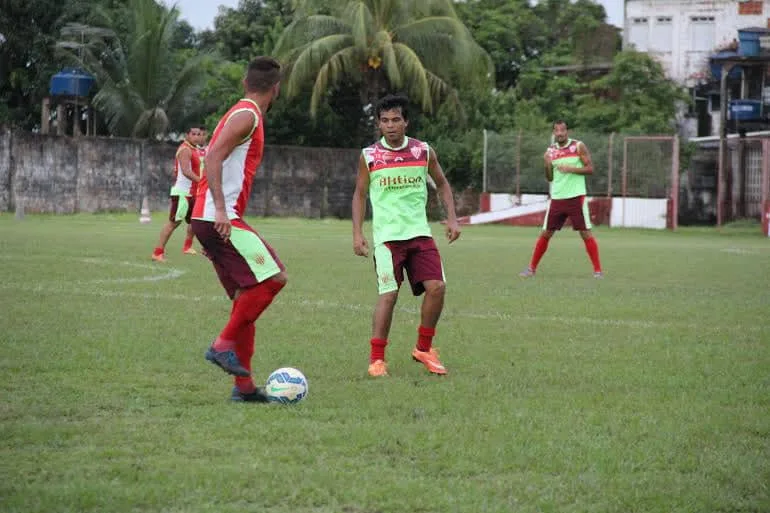 Elenco do Estrelão fez coletivo na 
tarde de ontem