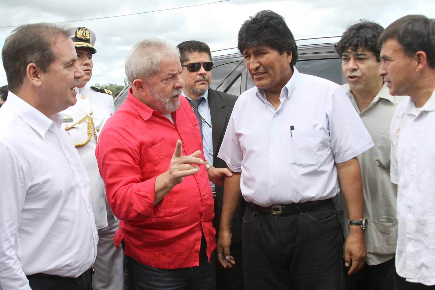 O presidente da Bolívia, Evo Morales, foi recepcionado no Aeroporto Internacional de Rio Branco pelo governador Tião Viana e o ex-presidente Lula