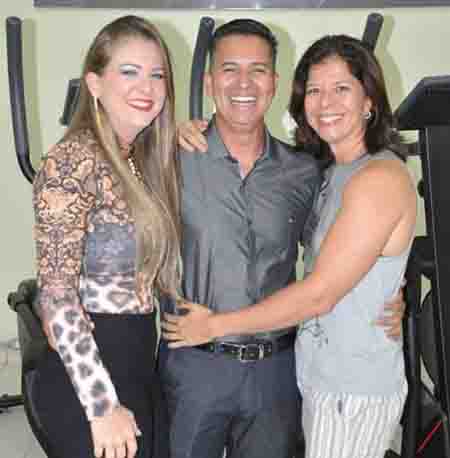 Caldas Country 2 Jornalista Jaqueline Teles, proprietário Ed Aguiar e a jornalista Vanessa França