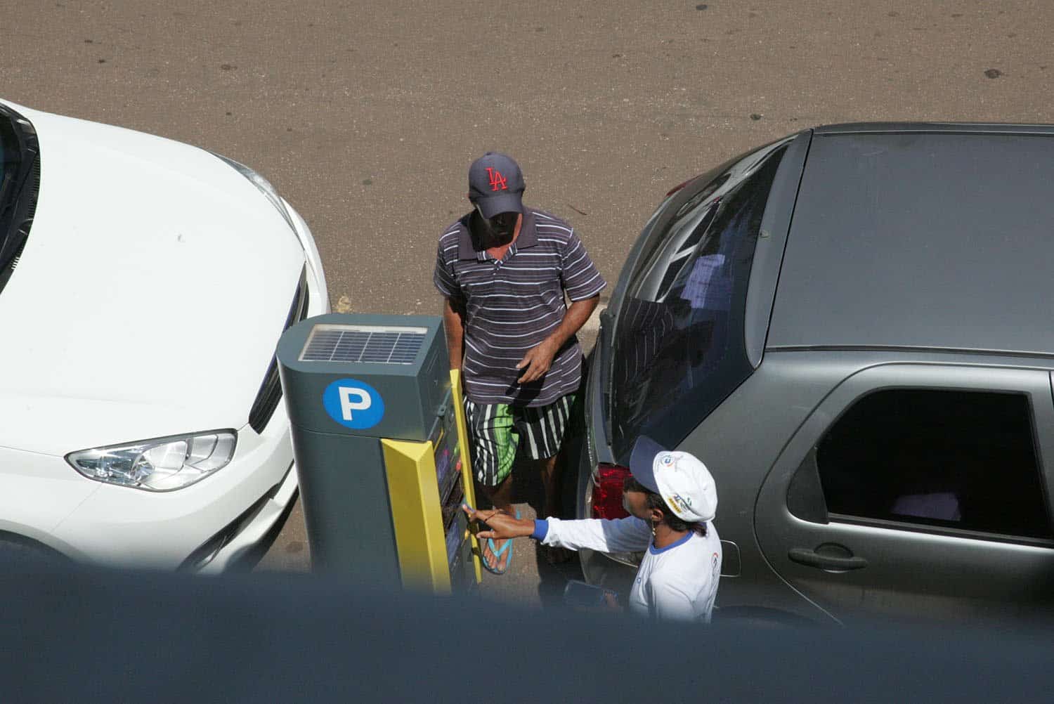 Coordenador da Zona Azul afirma que a Rbtrans retirou as identificações dos flanelinhas após denúncias. (Foto: Odair Leal/ A GAZETA)
