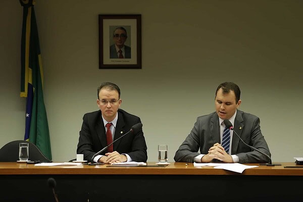 Subcomissão do PNE criada por Leo de Brito aprova plano de trabalho