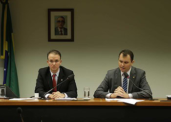 Subcomissão do PNE criada por Leo de Brito aprova plano de trabalho