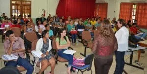 Alunos durante início de formação para operador de telemarketing pelo IDM. (Foto: Tamara Smoly)