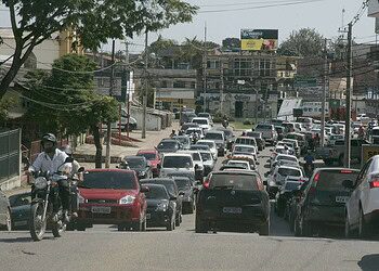 Rio Branco fica sem energia elétrica por alguns minutos e trânsito vira caos