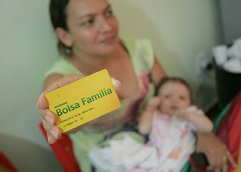 Mais de 31,7 mil beneficiários do Bolsa Família podem ter benefício bloqueado se não fizerem recadastramento até o dia 14 de julho