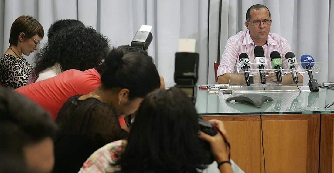 Porta-voz do governo acreano falou para a imprensa. (Foto: Odair Leal/ A GAZETA)