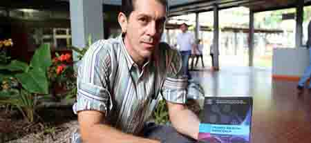 MURAL - O professor Miguel Gustavo Xavier, do curso de Química da UFAC, participa como coautor de um capítulo do segundo volume da coleção “Grandes Áreas da Nanociência”, lançado em dezembro do ano passado pela Editora Elsevier.