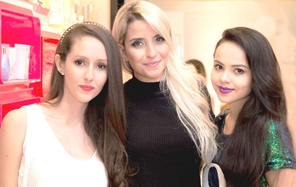 Sempre lindas e de bem com a vida, as blogueiras Camilla Brozzo e Ana Clara Campello e a apresentadora Sofia Brunetta usavam make da nova linha Make B. Universe.