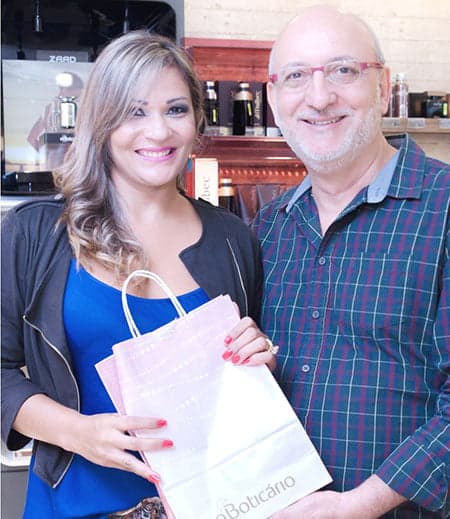 Depois de ser maquiada, a colunista Kelly Kley também foi presenteada pelo empresário Luiz Figueiredo.