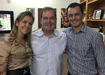 Tião Viana desejou um bom trabalho a Sawana Carvalho e Armando Melo. (Foto: Secom Acre)