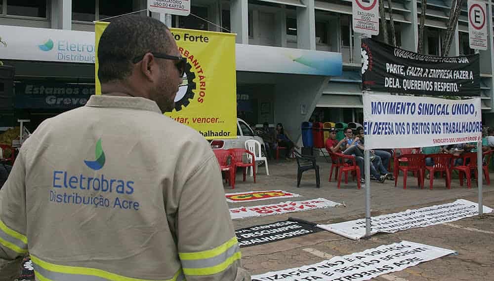Greve dos funcionários deve durar até amanhã, 13. (Foto: Odair Leal/ AGAZETA)