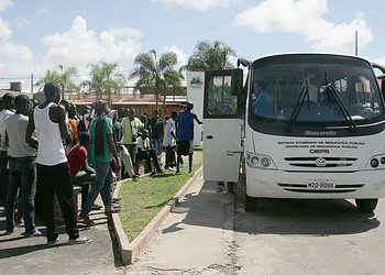 Transporte voltou a ser feito, após quase dois meses . (Foto: Odair Leal/ A GAZETA)