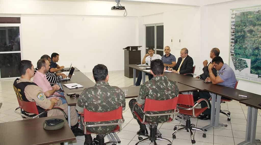 Segurança e instituições federais traçam ações de combate à circulação de armas de fogo