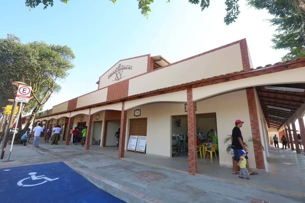 Vendedores esperam recuperar os dias de glória do Quinze com reforma do mercado 5 Inauguração do Mercado do XV Foto Marcos Vicentti 11