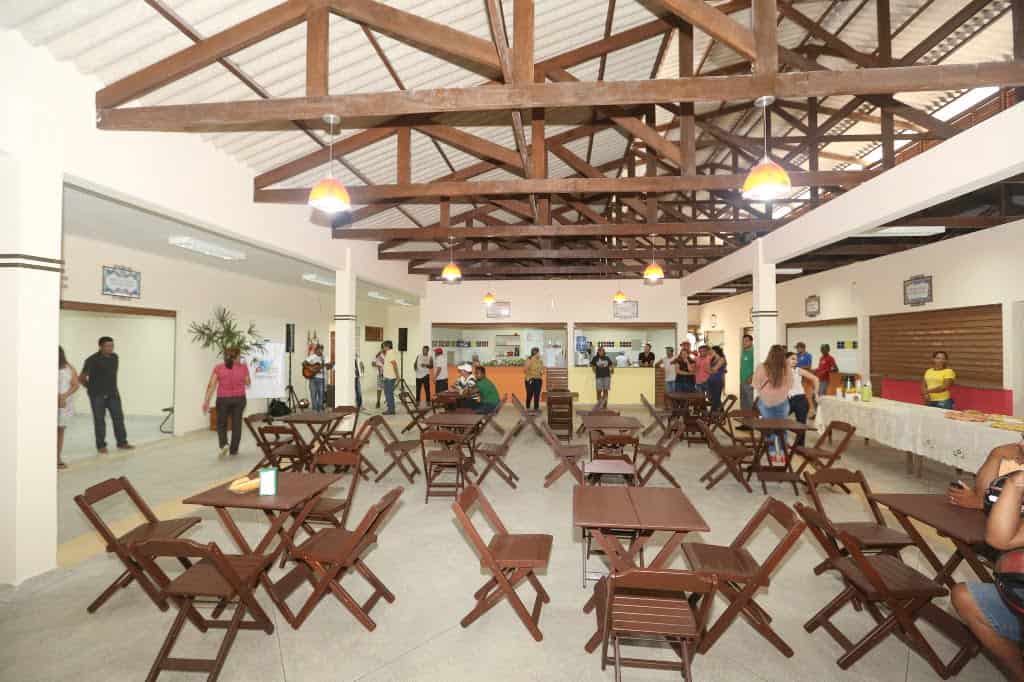 Vendedores esperam recuperar os dias de glória do Quinze com reforma do mercado 2 Inauguração do Mercado do XV Presidente do bairro Luiz Gonzaga Foto Marcos Vicentti 12