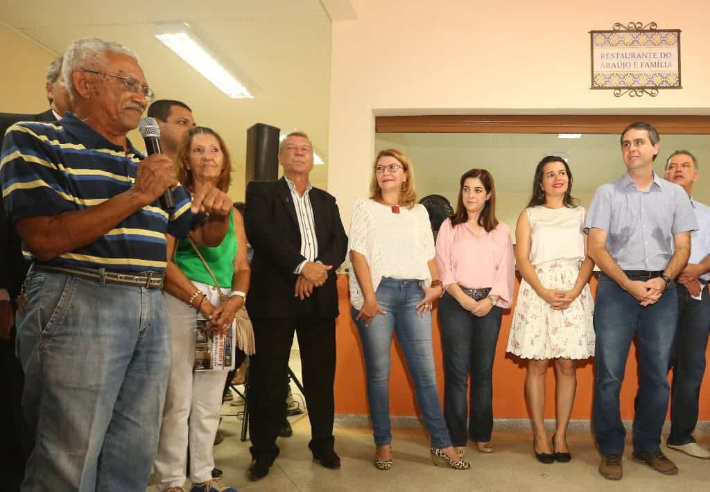 Vendedores esperam recuperar os dias de glória do Quinze com reforma do mercado 3 Inauguração do Mercado do XV Presidente do bairro Luiz Gonzaga Foto Marcos Vicentti 6