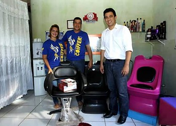 Cabeleireira que atendia clientes em barco é contemplada com kit salão